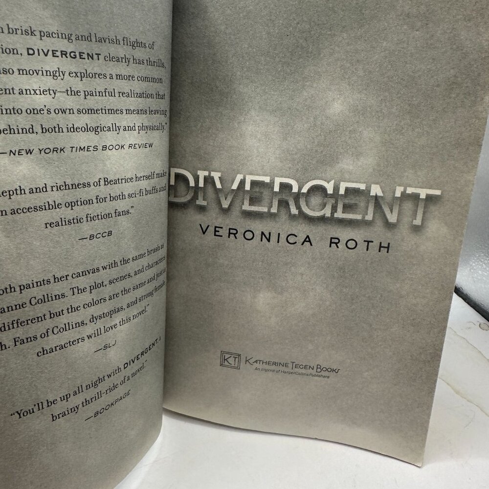 Divergent Veronica Roth Paperback Edition Book - Picture 4 of 6
